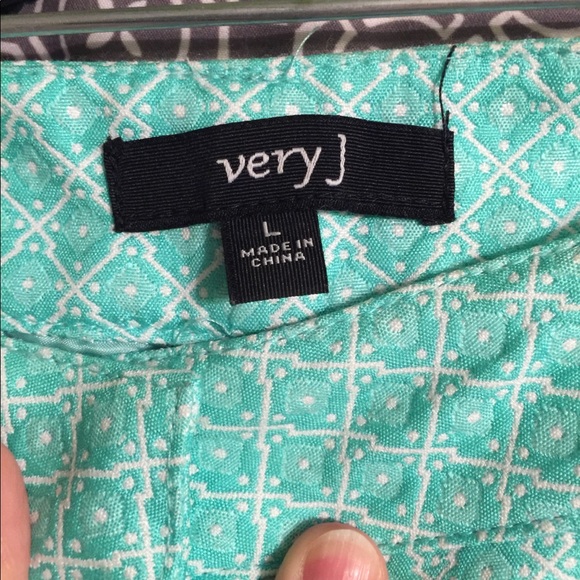 Beautiful textured shorts by Very J size Large - Picture 3 of 7